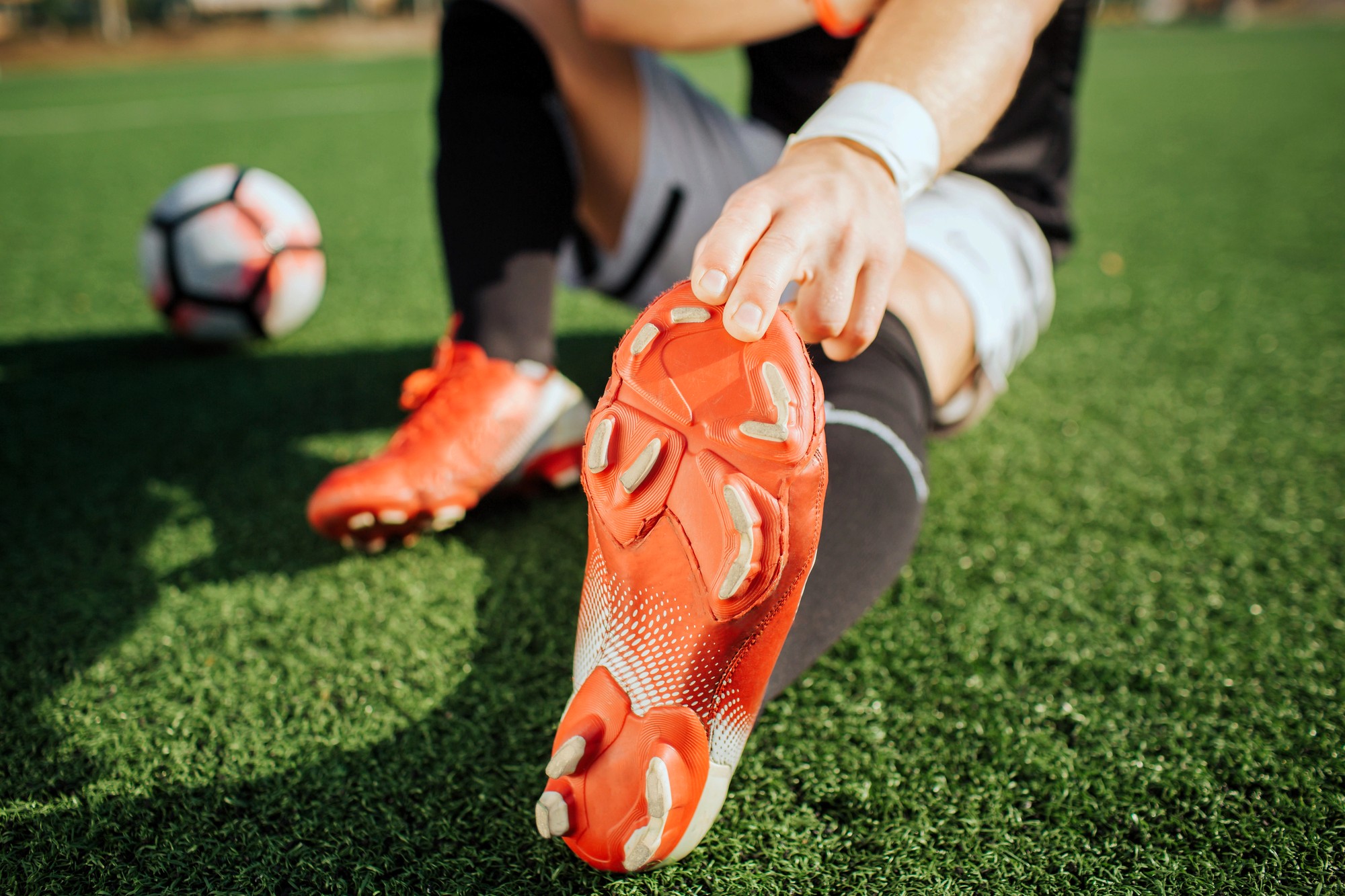 4 Key Tips on How to Choose the Right Soccer Cleats for You