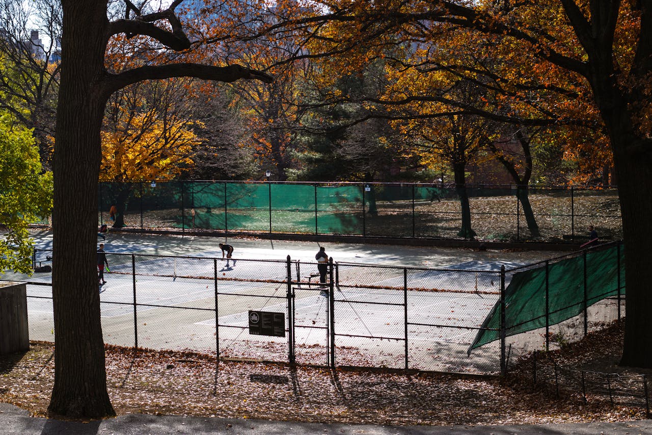 10 Ways to Play Tennis in Winter Cold Weather