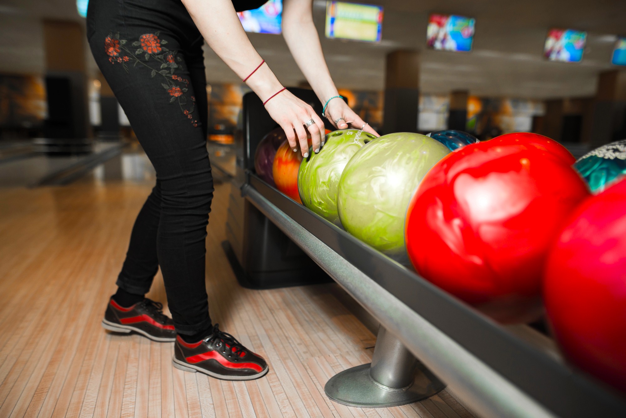 What to Wear Bowling: Outfit Ideas & Tips