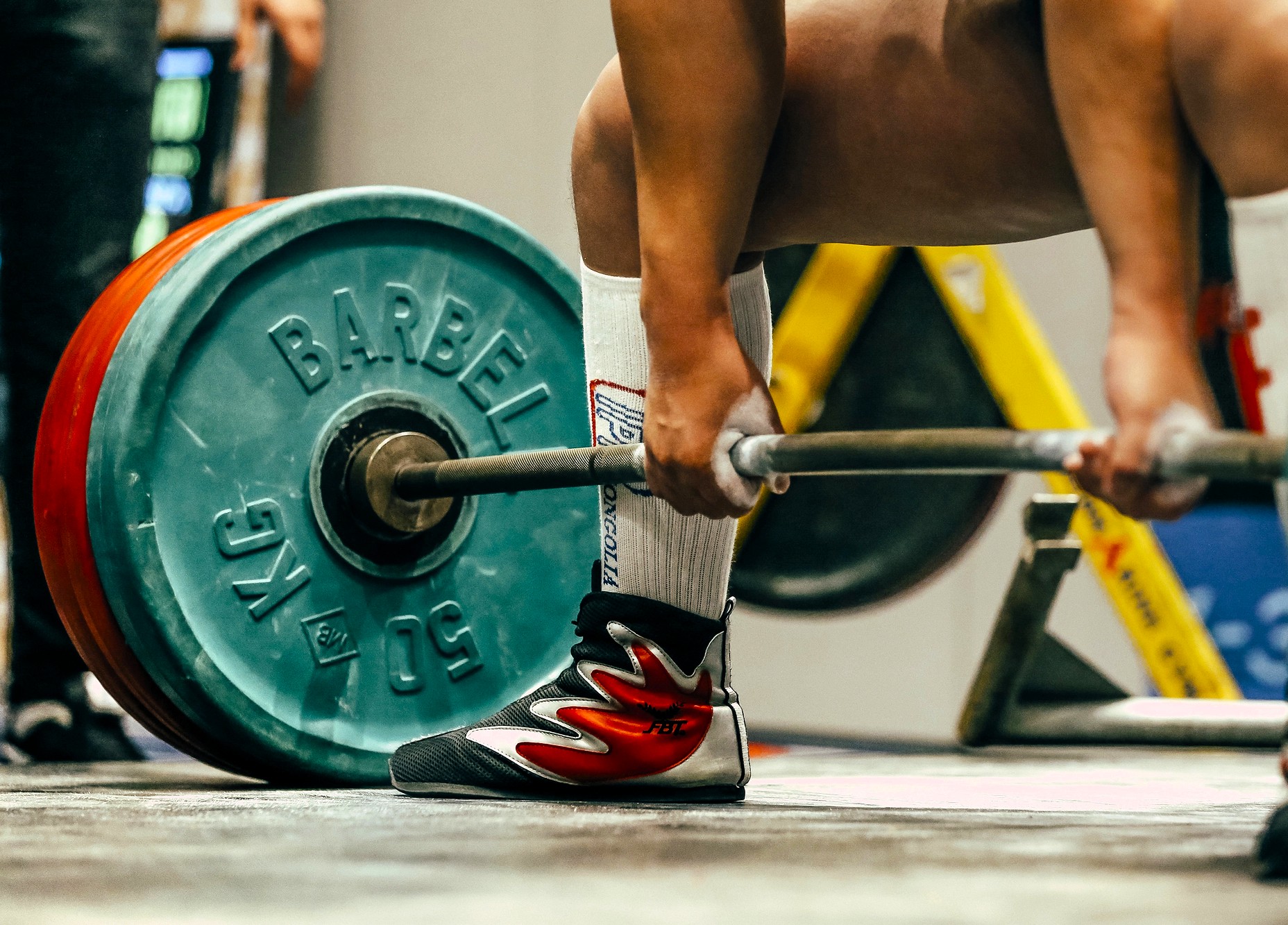 Powerlifting vs Weightlifting: Key Differences to Know