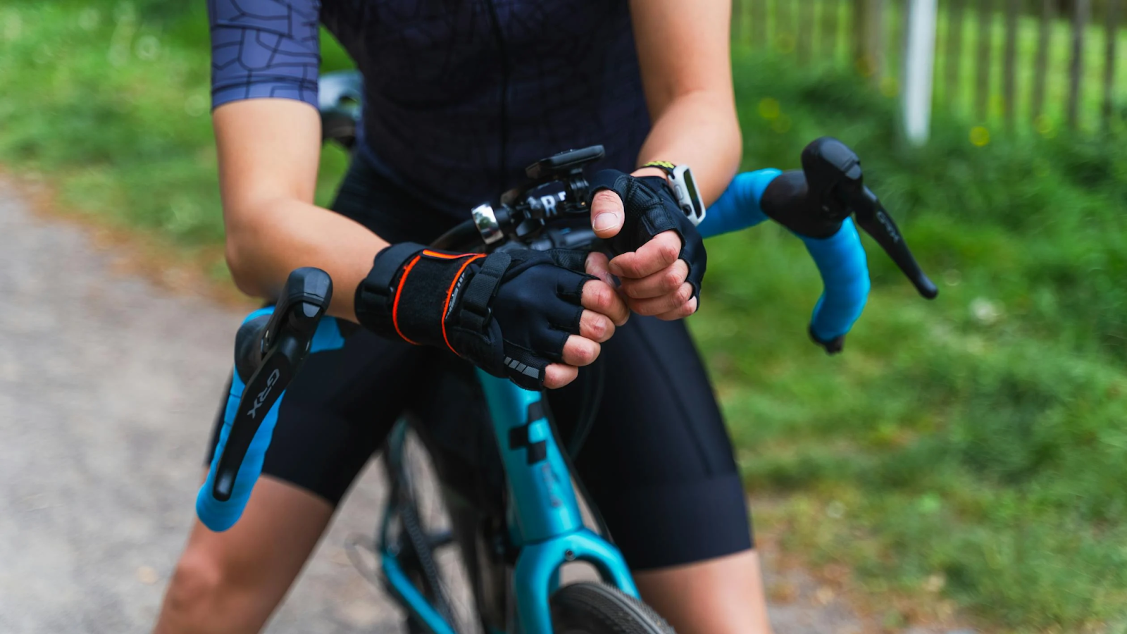 9 Reasons Why You Should Wear Cycling Gloves